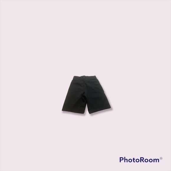 Black shorts - Picture 2 of 4